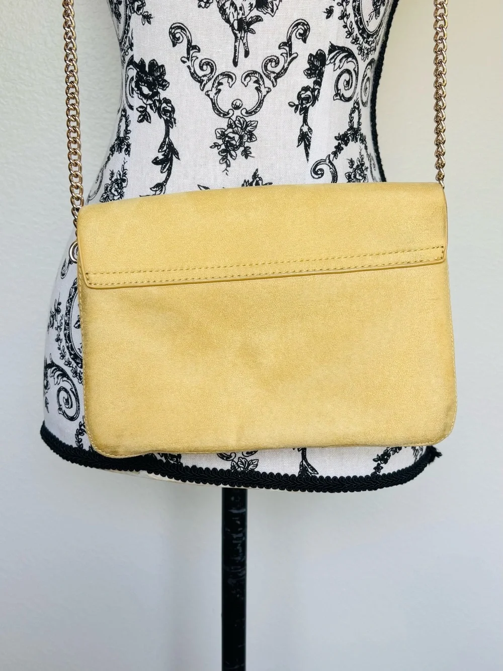 H&M Yellow Suede Crossbody Bag with Gold Chain Strap - Picture 7 of 13